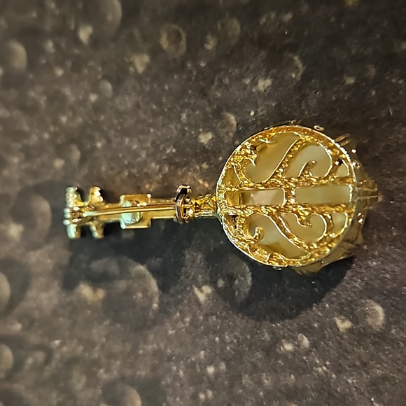 Vintage Banjo Mother of Pearl Pin - Picture 3 of 3
